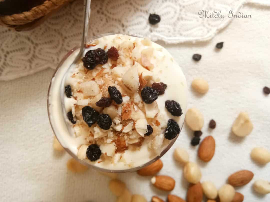 5 minute Pavlova parfait, with yogurt cream and dryfruits – Mildly Indian