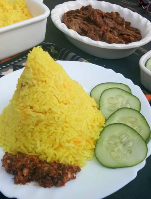turmeric rice, nasi tumepeng Indonesian