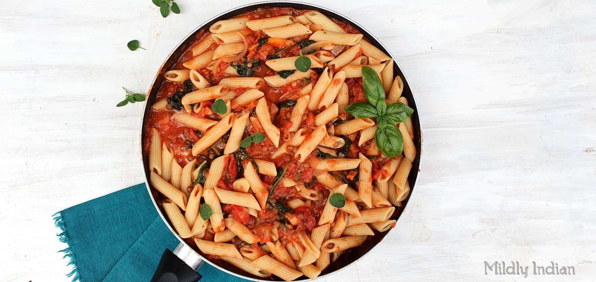 Pasta with lentils and marinara sauce