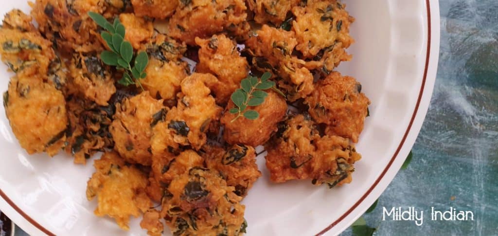 Crispy rice and moringa leaf pakoras – Mildly Indian