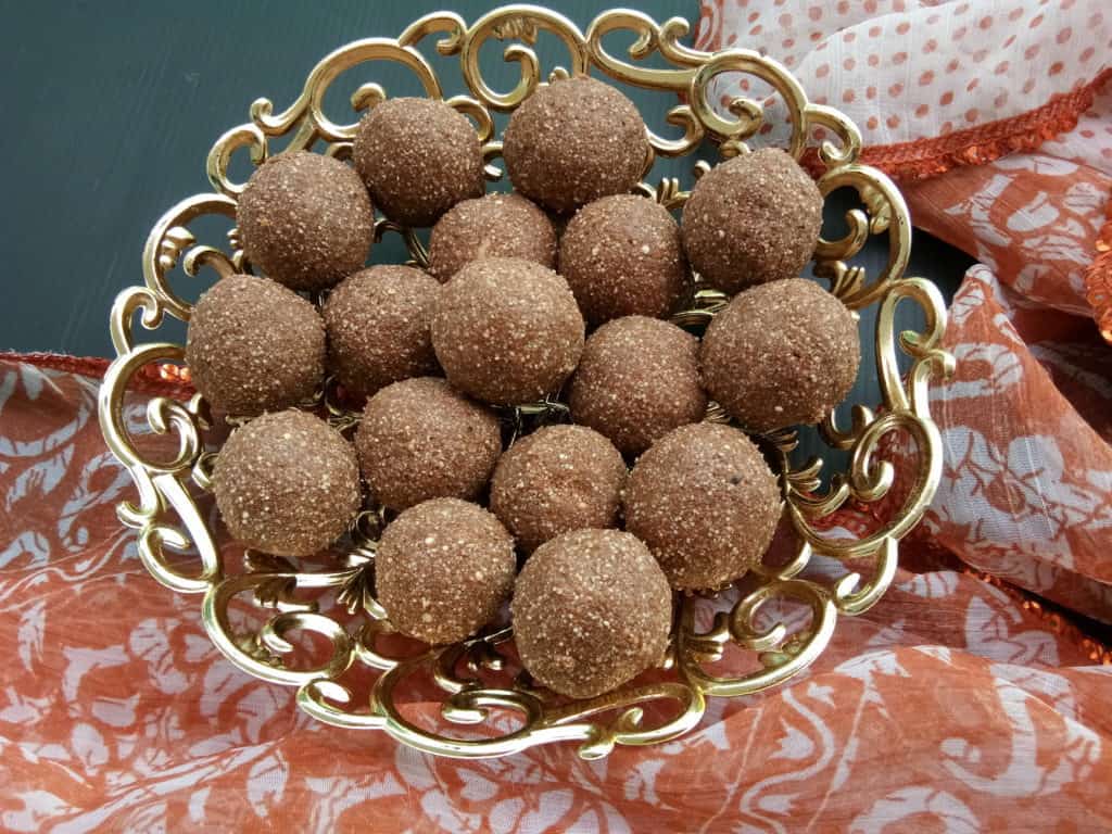 Toasted quinoa and dates energy balls Mildly Indian