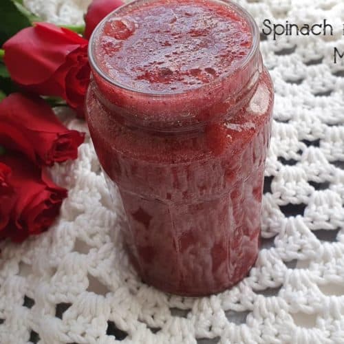 mulberry smoothie with spinach