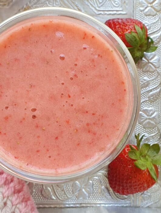 Strawberry lassi - vegan lassi