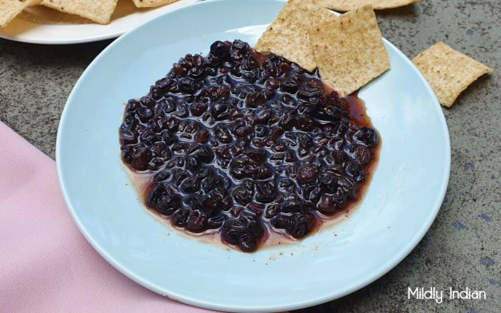 Blackcurrant relish made with dried black currant.