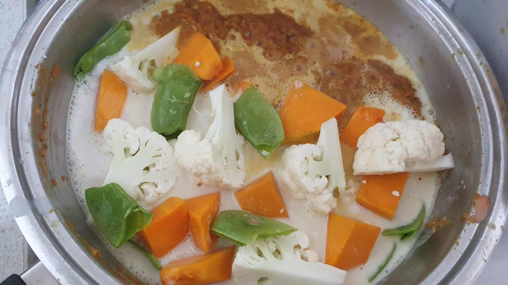 Madras curry / Vegan cauliflower curry Mildly Indian