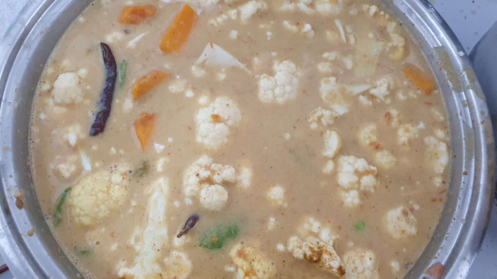 Madras curry / Vegan cauliflower curry Mildly Indian