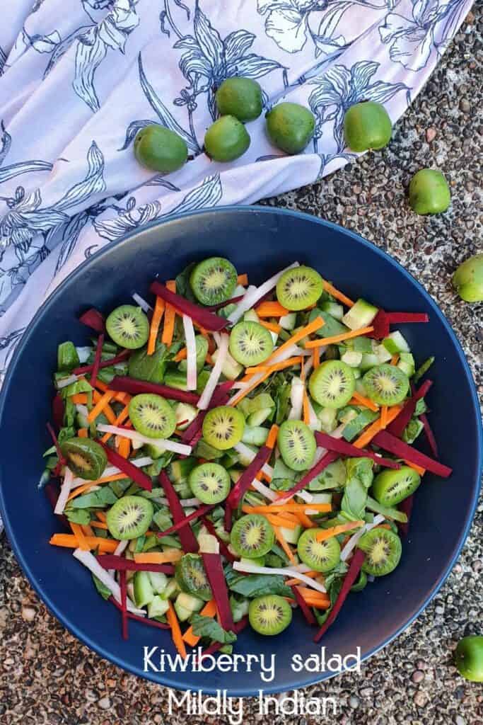 kiwiberry salad