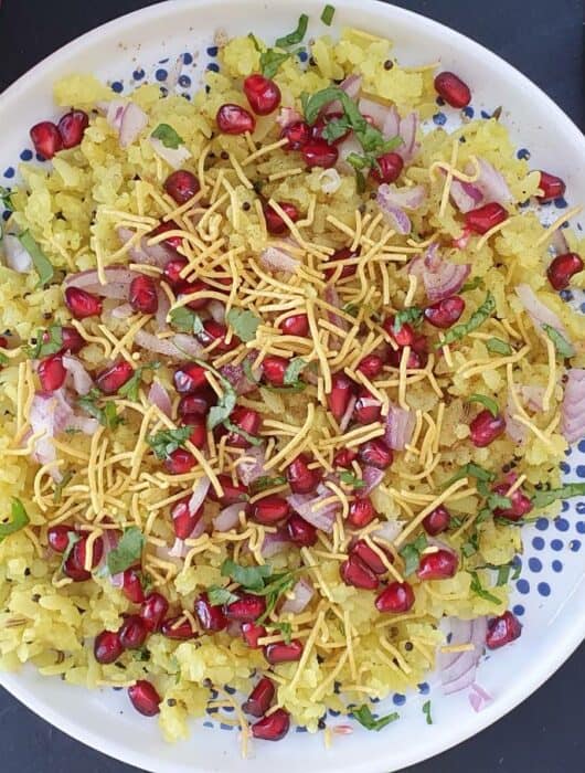 Khatta meeta Indori poha