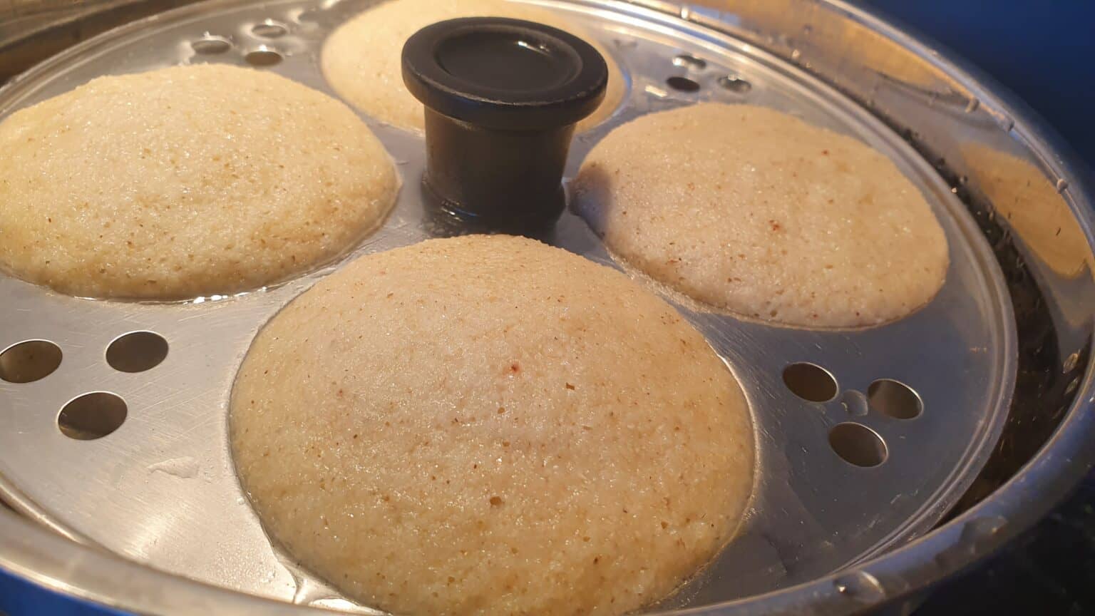 Bajra rava idli | Kambu idli – Mildly Indian