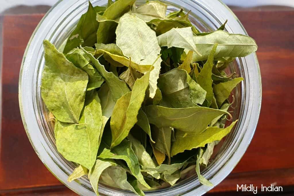 preserving curry leaves